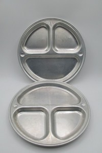 2 VINTAGE MIRROW ALUMINUM DIVIDED CAMPING PLATES-3 COMPARTMENTS-11.5" DIAMETER!