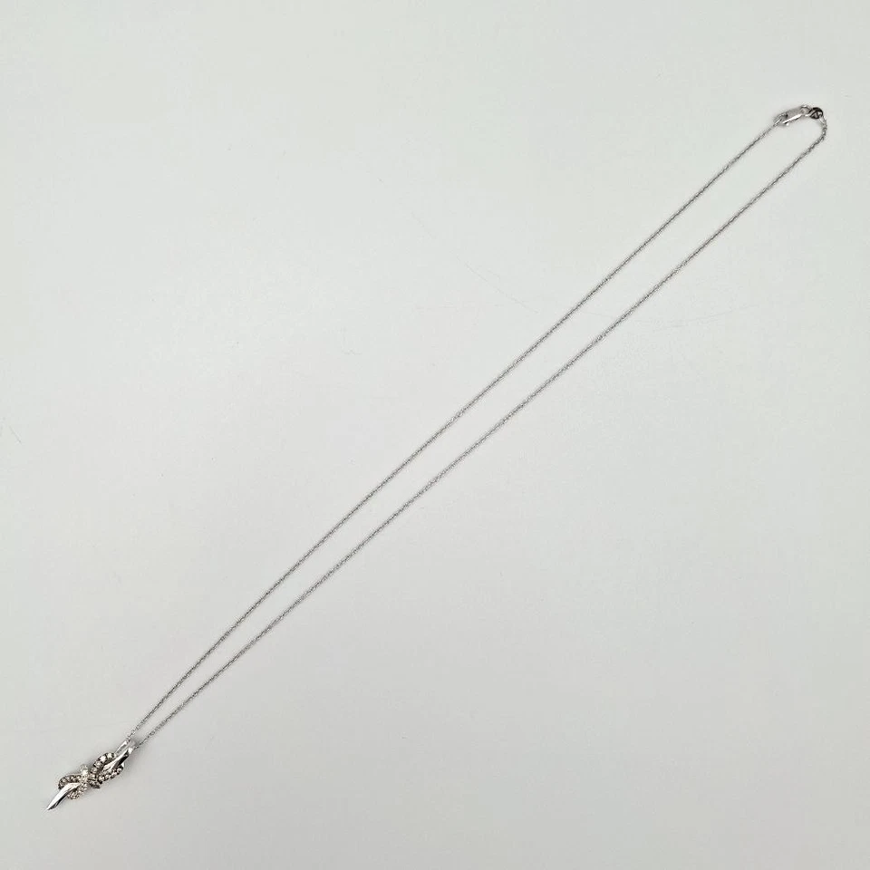 LeVian 18" 14K Vainilla Oro Blanco Redondo Diamante Cinta Arco Nudo Colgante (CP4008046) Foto 2 de 4