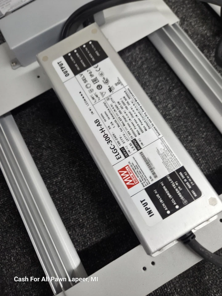 Luz de crecimiento LED Mars Hydro FC 3000 Samsung 301H EVO para tienda de cultivo de 3x3 pies Foto 3 de 4