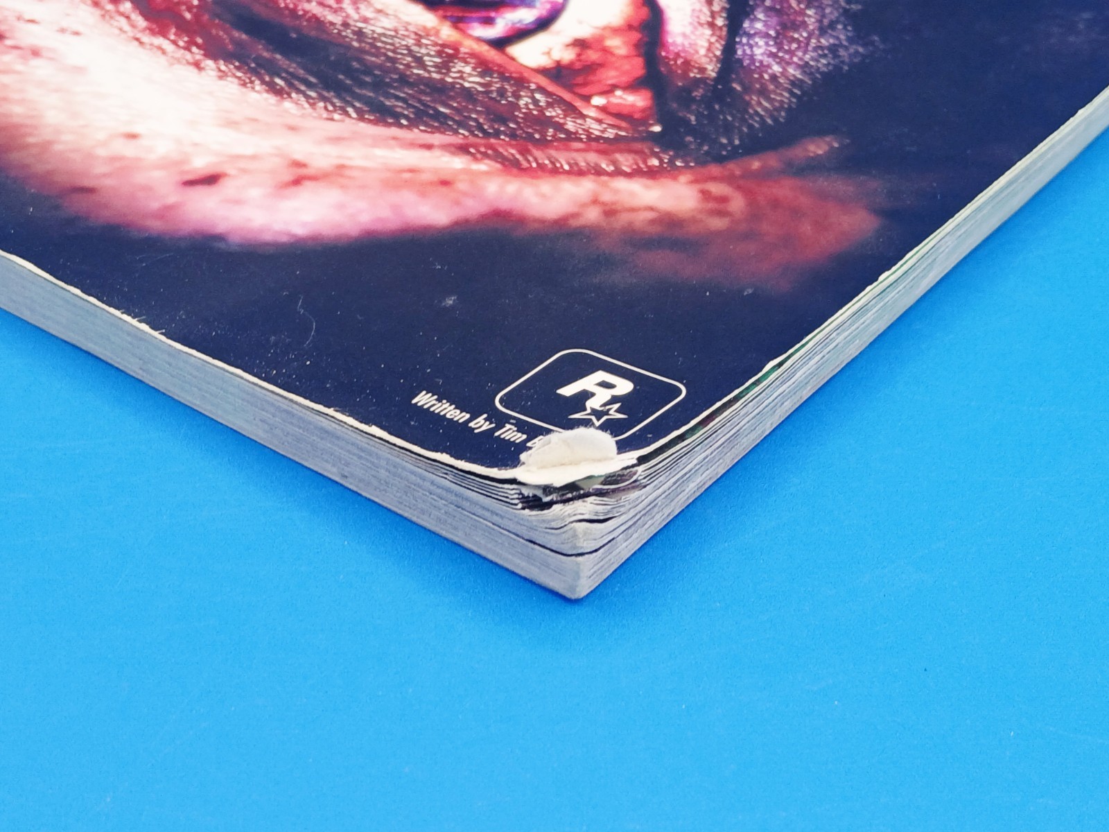 BradyGames Manhunt 2 Signature Series Guide Wii PS2 PSP Poster Gun Guide.