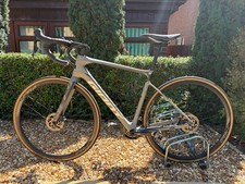 Giant Defy Advanced 2 Road Bike, Medium frame (M) in Grey.