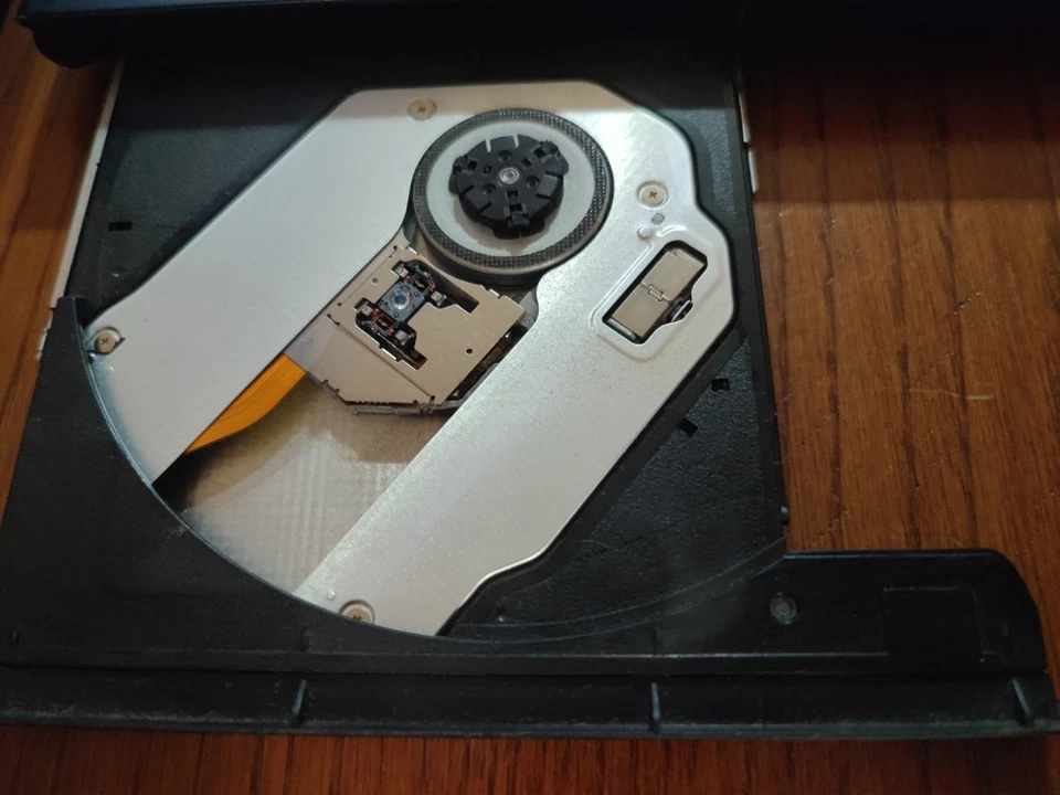 Notebook  Sony Vaio Intel i5 Ram 6gb AMD RADEON 6630M +HD Graphics 3000 SSD 240G - Immagine 3 di 4