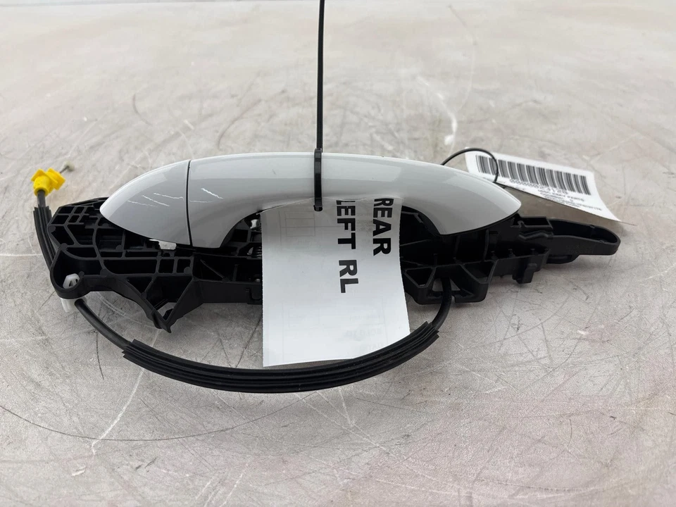 Manija exterior puerta trasera izquierda Chevrolet Trailblazer 2021-2024 OEM Foto 3 de 4