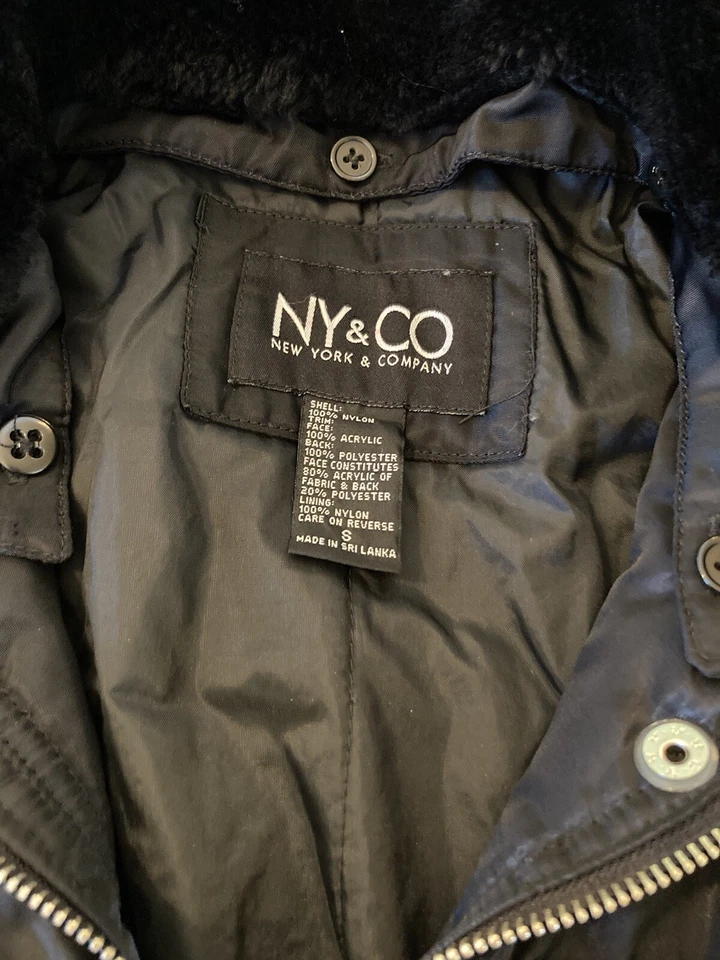 Jaqueta acolchoada vintage feminina NEW YORK & COMPANY preta com zíper frontal - Tamanho P - Imagem 3 de 4