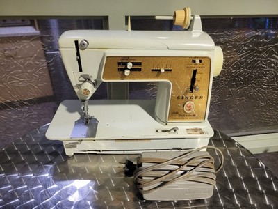 Singer 620 Golden Touch & Sewing Machine Deluxe Zig Zag With Pedal, Tested.