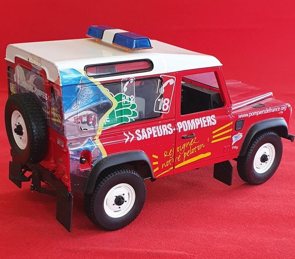 -DEFENDER 90 - 1/18 - SAPEURS POMPIERS - Universal Hobbies - - Photo 4/4