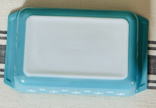 Vintage Pyrex Snowflake Turquoise Space Saver Dish 575-B 2 Qt - Picture 6 of 11