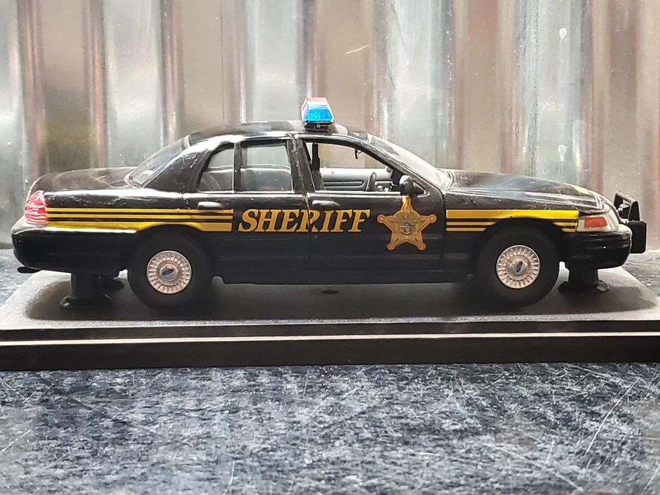 90s Ford Crown Vic Interceptor Summit County Ohio Sheriff Car 1:24 Diecast Model - Image 4 of 4