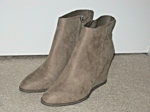 dv8 wedge bootie