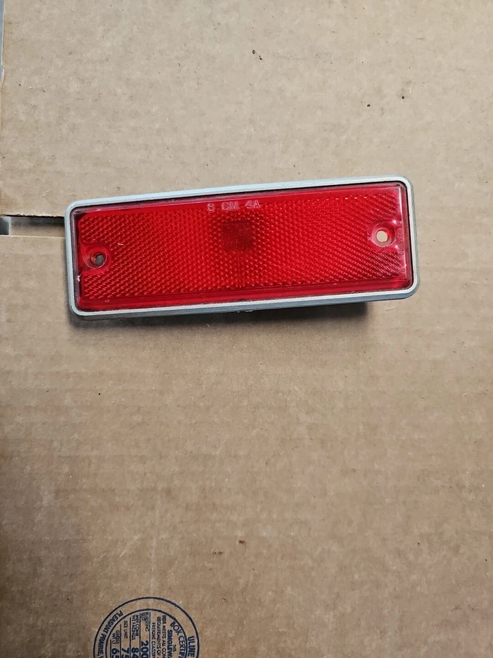 78 - 87 CHEVROLET MALIBU / EL CAMINO   REAR  SIDE  MARKER  LIGHT  PARK LAMP - Image 3 of 4
