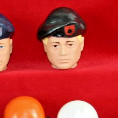 Vintage Action Man VAMAN Repro 1/6th Cap badge Foil Red Talking Commander