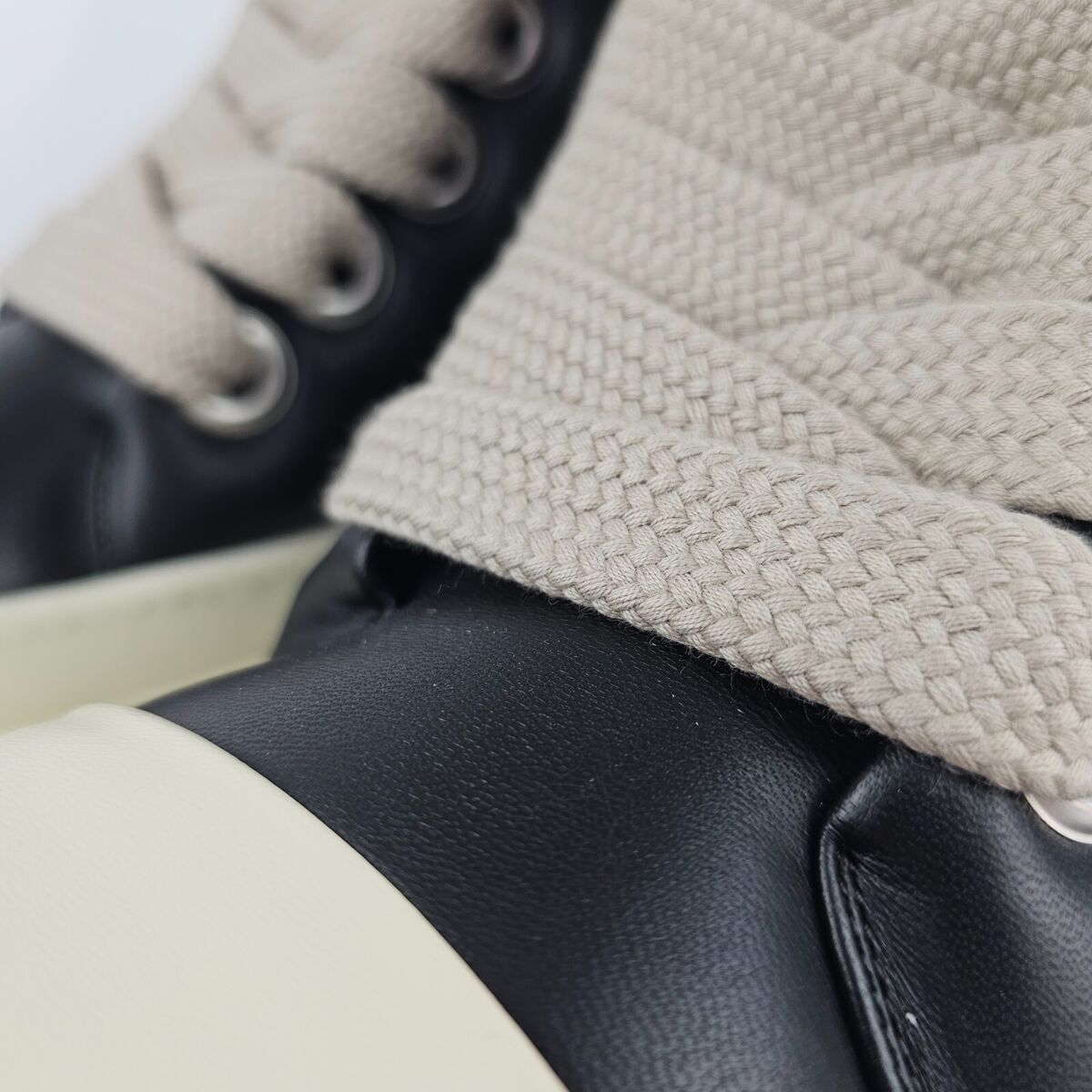 RICK OWENS Jumbo Laces Padded High Top Black/Milk Sneakers RICK OWENS Jumbo Laces Padded High Top Black/Milk Sneakers