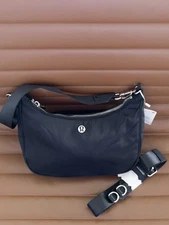 [NWT] Lulu City Essentials Small Shoulder Bag 3L with Strap (Black)