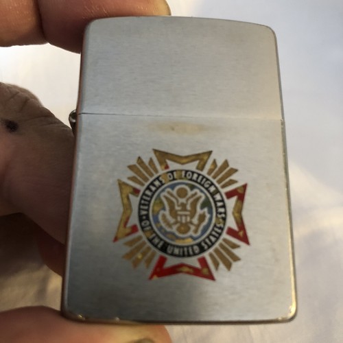 Accendino Zippo vintage 1990 Stati Uniti d'America veterani di guerre straniere in perfette condizioni - Foto 12 di 18