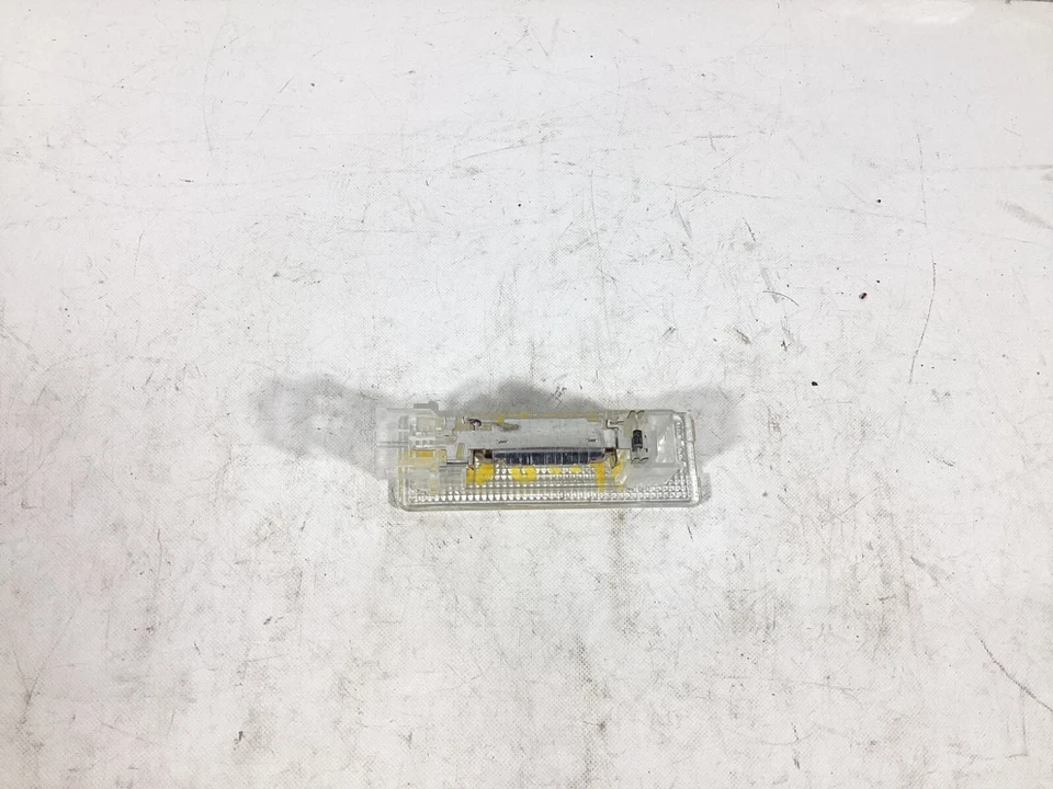 Лампа подсветки заднего багажного отделения 2012–2018 Volkswagen Beetle от оригинального производителя. - Изображение 4 из 4