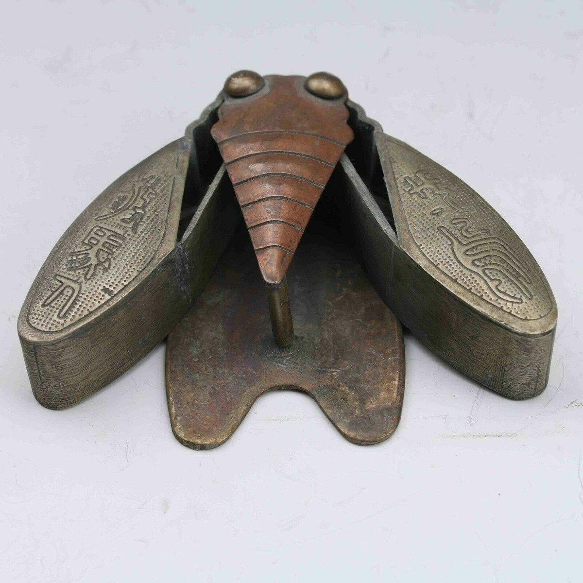 Old Chinese Ancient Collection Museum Hand carved Bronze cicada