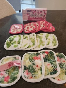 THE ORIGINAL MAKEUP ERASER - NEW- Total of 17 Pads