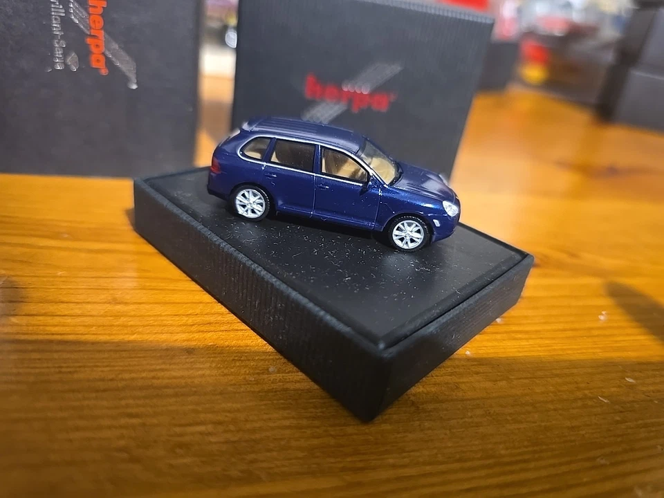 Herpa H0 101639 Porsche Cayenne Turbo Brillant Serie 1/87 - Immagine 3 di 4