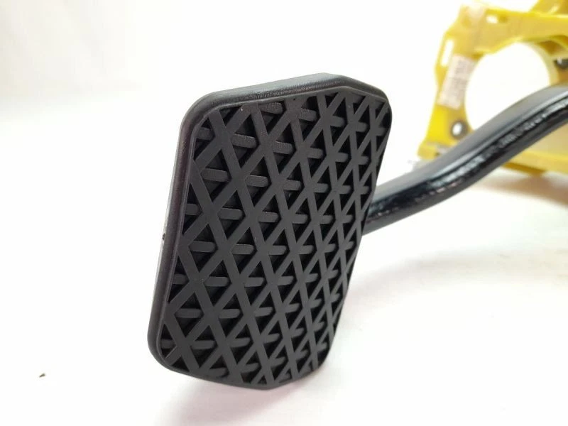 2008 BMW 535xi 535i 528i 528xi E60 E61 AT Brake Pedal Assembly 35006769221 - Image 2 of 4