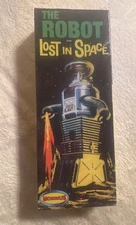 Moebius Models The Robot from Lost in Space - NEW~~