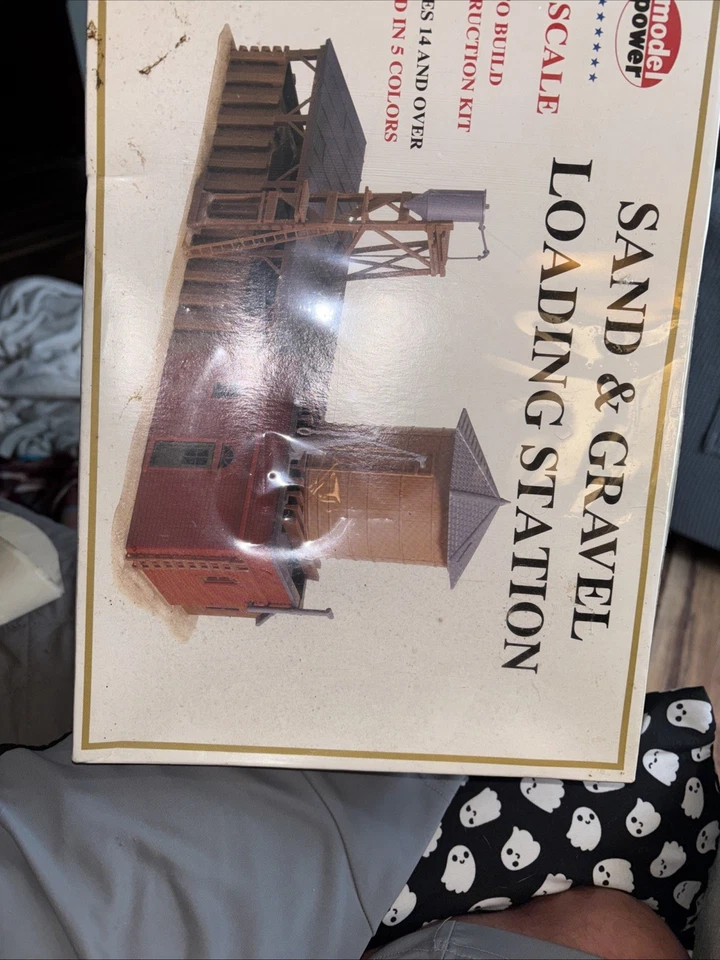 HO Scale - Sand & Gravel Loading Station, Building Kit, MDP-617 #fr - Image 3 of 4