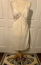 Vintage 1950s White Full Slip Nylon Embroidered Lace Trim