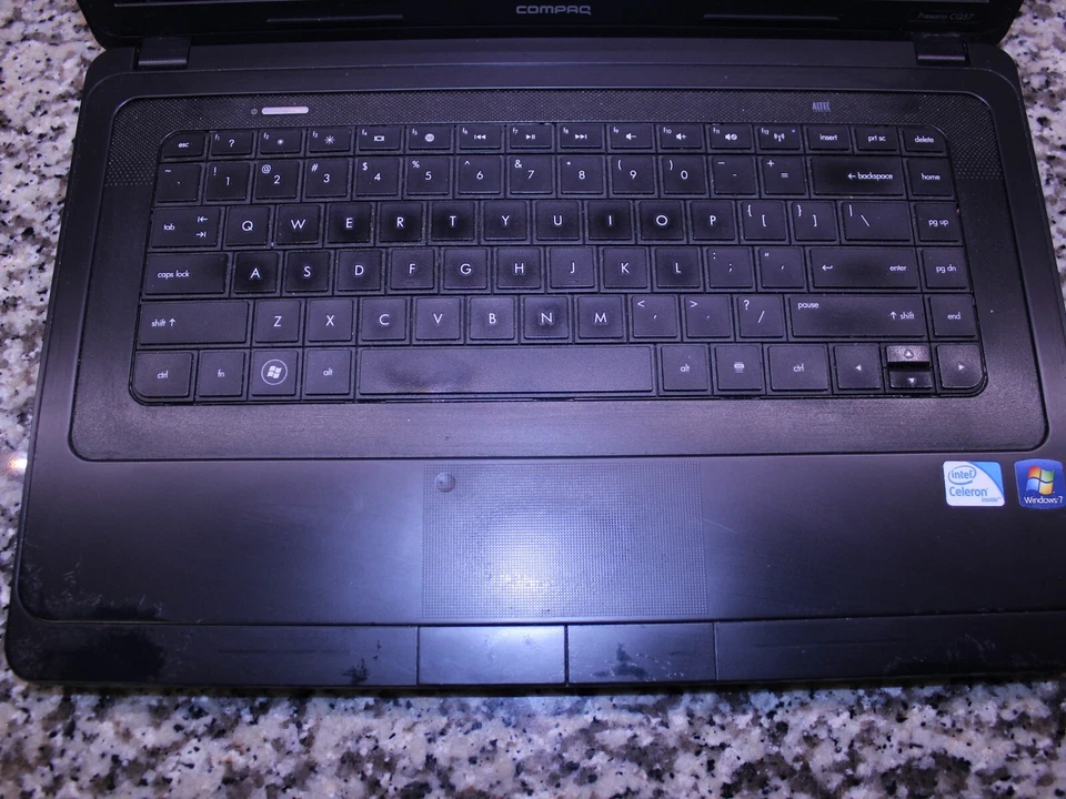 Portátil Compaq Presario CQ57, CPU Intel Celeron B800 @1,50 GHz, 2 GB de RAM (Negro) Foto 3 de 4