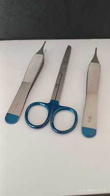 Medizinisches Werkzeug 1 Schere                  2 Pinzetten Pharma  Neu
