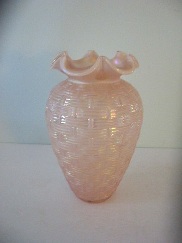 Fenton Vase rosa opalisierend Korbgeflecht 95 Jahre Aufkleber 8,25" hoch - Bild 4 von 7