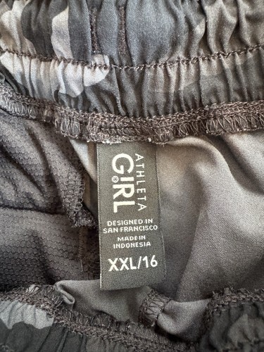 Athleta Girl Shorts Camo Wicking Pocket Drawstring Size XXL 16 - Picture 3 of 4