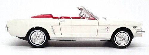 MOTORMAX 1:24 1964 1/2 FORD MUSTANG CONVERTIBLE JAMES BOND DRUCKGUSS WEISS 79852 - Bild 5 von 6