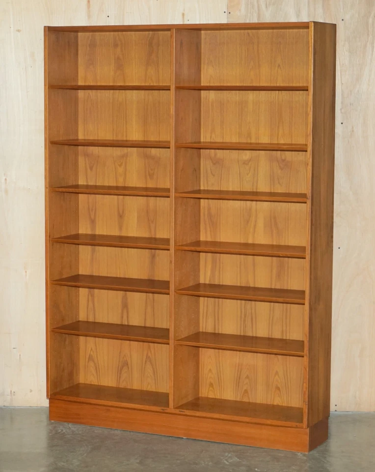 PAR DE GRANDES ESTANTES ABERTAS DE TECA DINAMARQUESA DA DÉCADA DE 1960 POUL HUNDEVAD MODERNAS MEADOS DO SÉCULO - Imagem 3 de 4