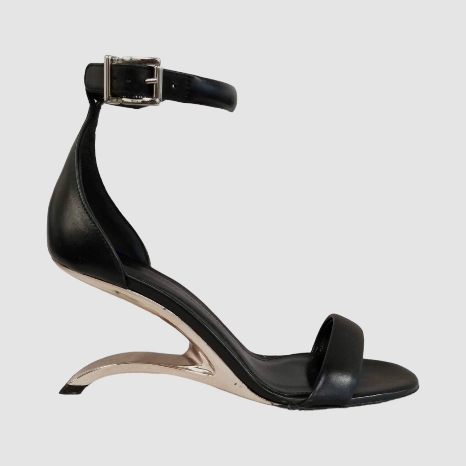 Sandalo Alexander McQueen da donna nero in pelle tacco nudo ad arco $1190 taglia 37 5