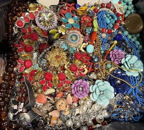 Huge 21 Pound Vintage to Now Costume Jewelry Good Use Wear Sell Craft Lot# GB40