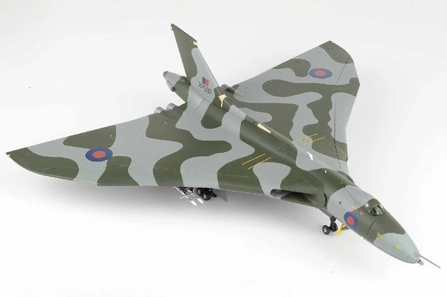 AA27206 Corgi Vulcan B.Mk 2 1/72 Model XM597 RAF No.50 Sqn - Image 2 of 2