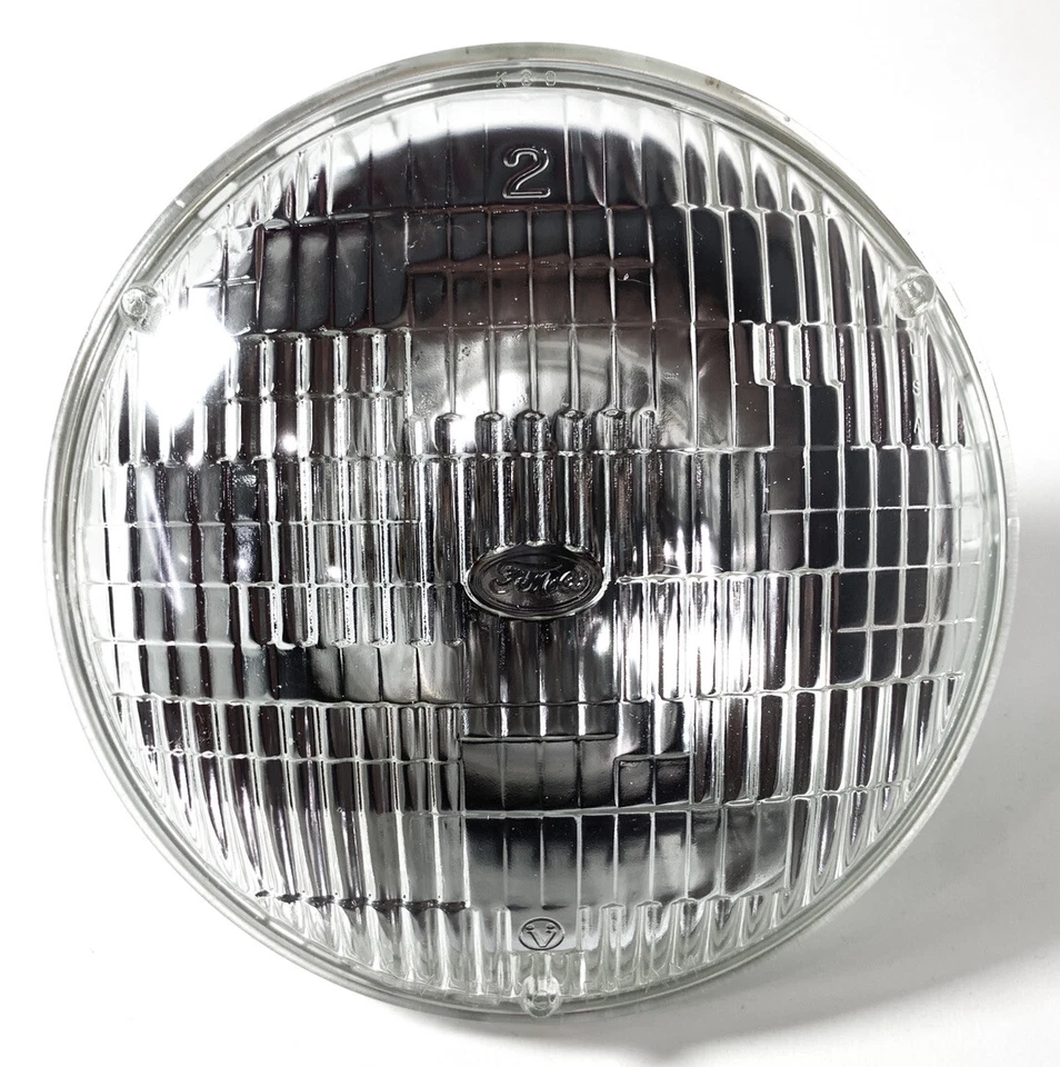 Par de faros halógenos de haz sellado de 7 pulgadas con logotipo de Ford estampado Foto 3 de 4