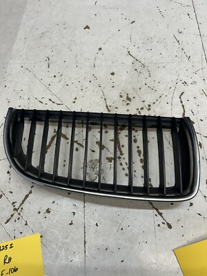 2006 BMW 325I RH Grille 06