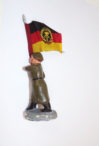 King and (&) Country VN177 NVA Flagbearer