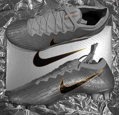 Nike Men's 'Mercurial Vapor 13 Academy Indoor Court Shoes.