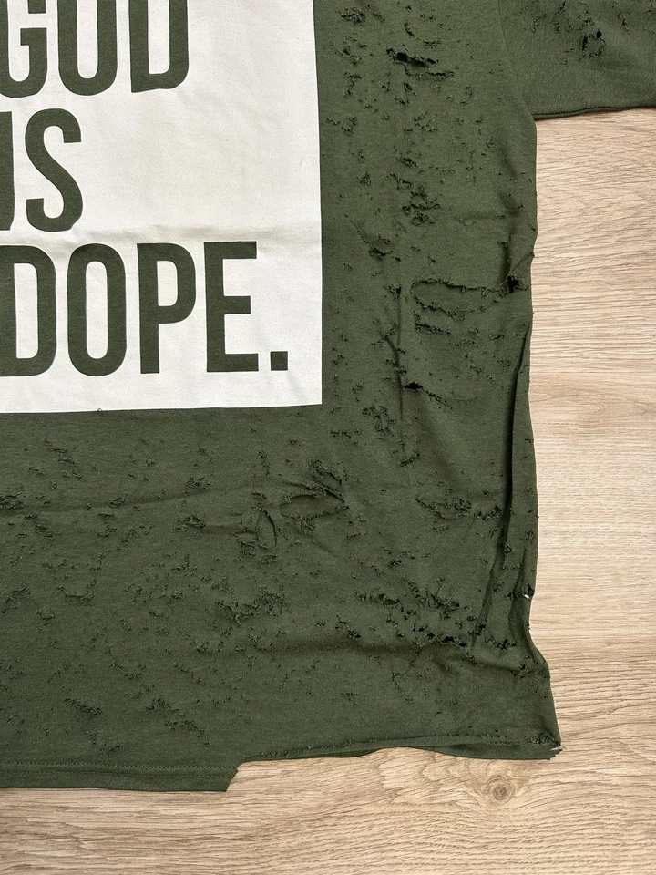 РЕДКАЯ God is DOPE состаренный «Святой» унисекс футболка, большой, армия зеленый и белый, новый - Изображение 3 из 4