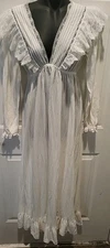 VINTAGE Beautiful VAL MODE  Gown M Lingerie White SIZE M 