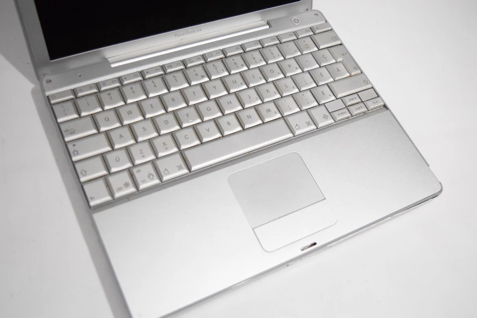 Apple PowerBook G4 A1010 Laptop Silver 12" Display PowerPC G4 1.2GB/60GB HDD - Image 2 of 4