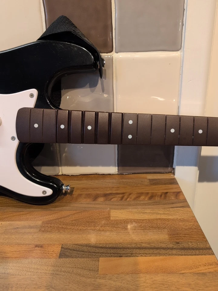 PS4 ROCK BAND 4 GAME & FENDER STRATOCASTER WIRELESS MADCATZ HARMONIX -TESTED- - Image 4 of 4