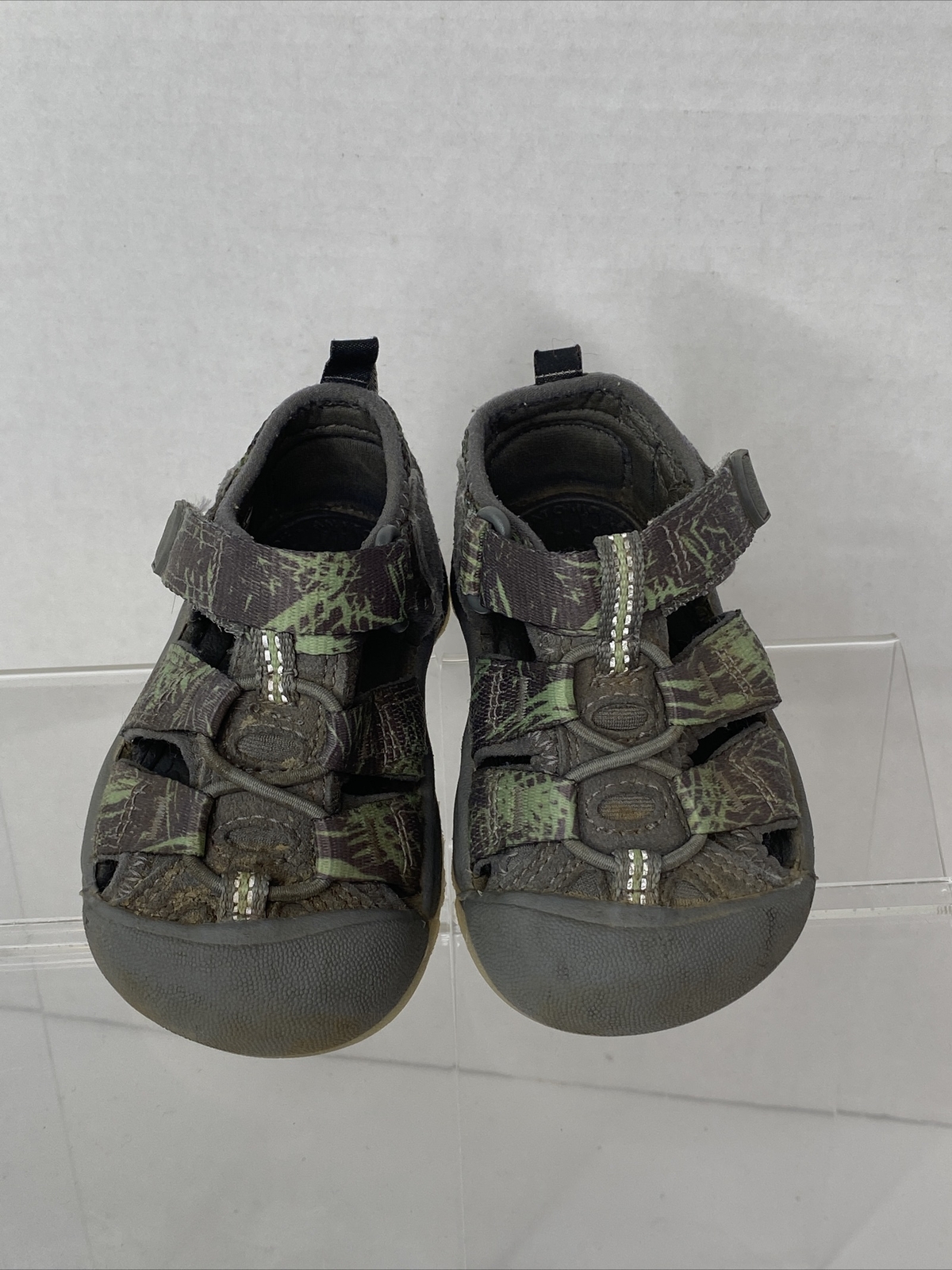 Sandali acquatici da ragazzo Keen Glow In The Dark grigi lavabili taglia 4 ottime condizioni