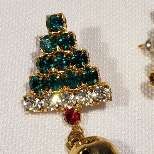 Sparkling Faux Rhinestone Christmas Candy Cane Pin and Tree Earrings Set A708 - Picture 5 of 10