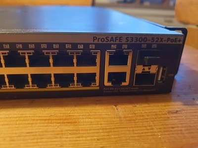 NETGEAR S3300-52X-PoE+ Stapelbarer Gigabit Smart Managed Switch 