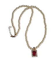 Collana in Perle sintetiche con pendente effetto Rubino color Rosa Shocking