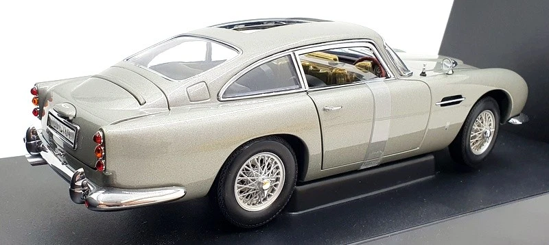 Autoart 1/18 Scale 70021 - Aston Martin DB5 W/ Weapons 007 James Bond Goldfinger - Image 2 of 4
