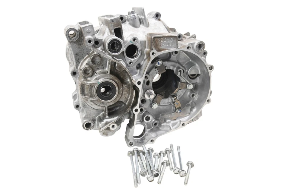 23 cárter central Honda XR150L Foto 3 de 4