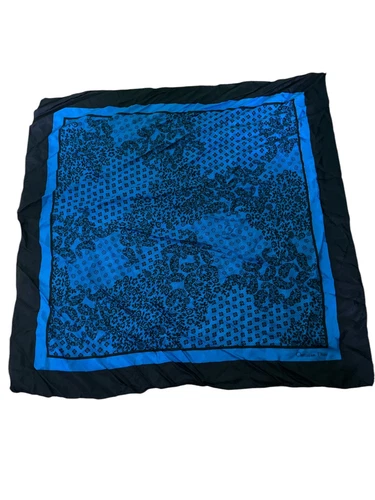CHRISTIAN DIOR PAISLEY FOULARD CARRÉ EN SOIE ROULÉ MAIN NOIR/BLEU 31” x 31”